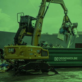 Bagger befüllt offenen Degenkolbe Container 