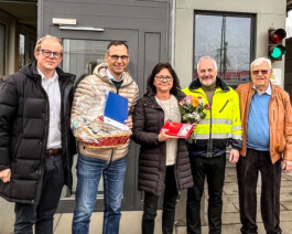 Birgitt Rogge mit der Geschäftsleitung von Karle Recycling. 