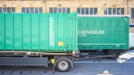 LKW-Anhänger mit Degenkolbe Recycling Containern 